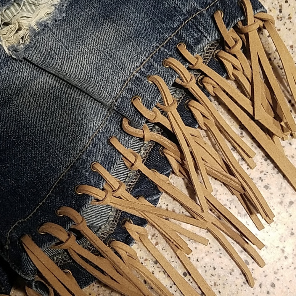 DL1961 SZ 24 Ivy high rise fringe shorts - Picture 2 of 4